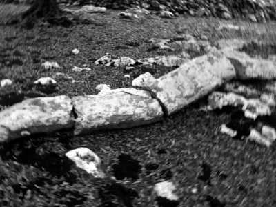 Il menhir Santu Lasi di Cannole fotografato con effetto mosso  